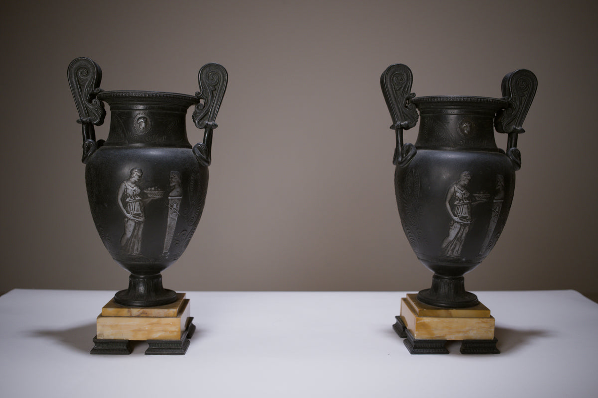 Paire de vases à l’antique, XIXe siècle