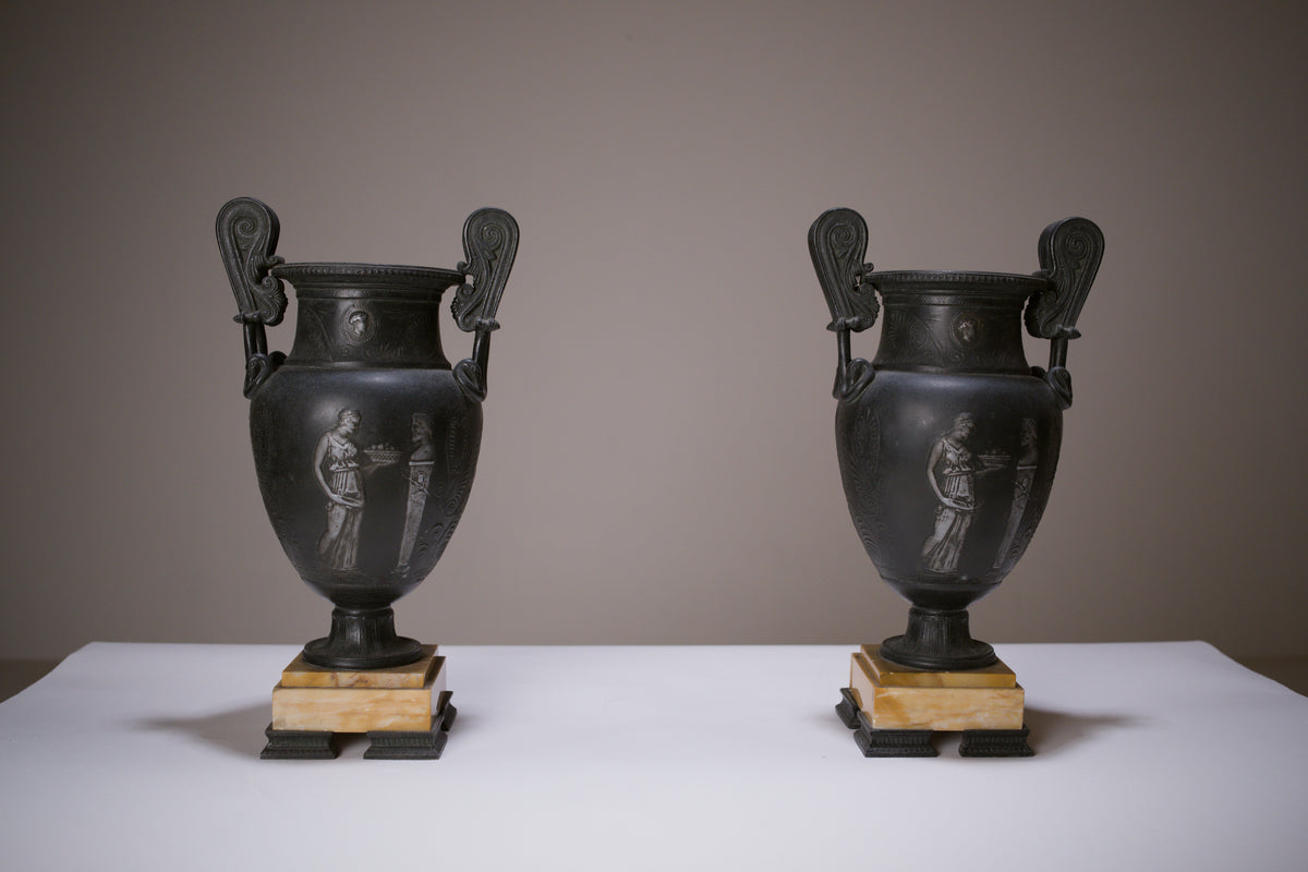 Paire de vases à l’antique, XIXe siècle
