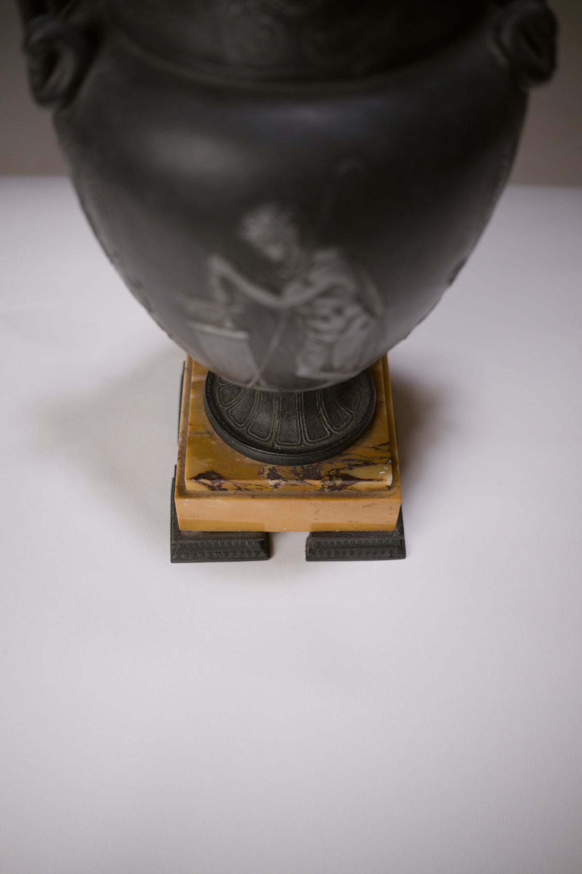 Paire de vases à l’antique, XIXe siècle