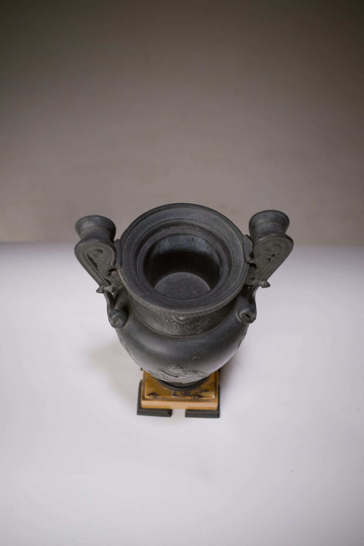 Paire de vases à l’antique, XIXe siècle
