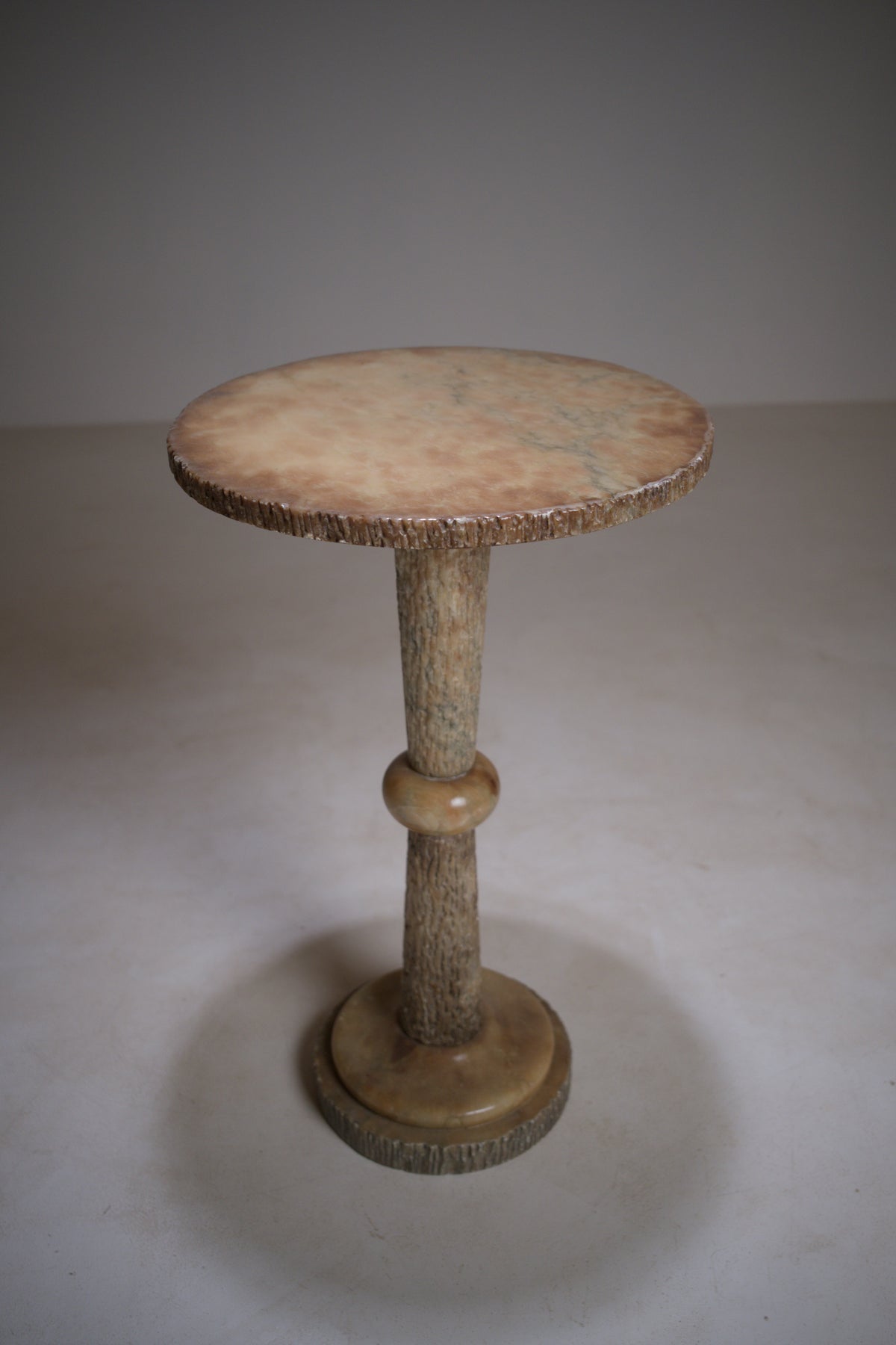 Guéridon en onyx de style art nouveau