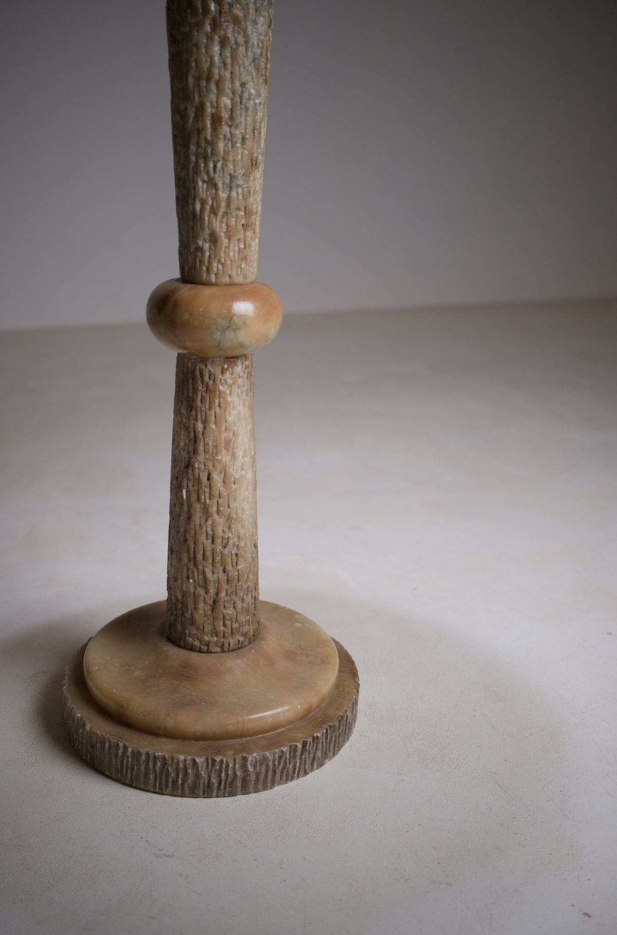 Guéridon en onyx de style art nouveau
