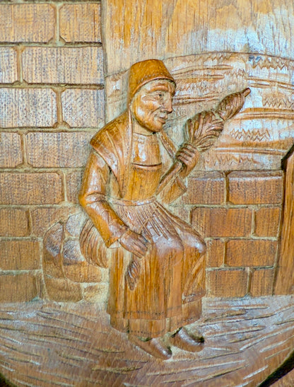 Panneau sculpté  bigoudaine au travail
