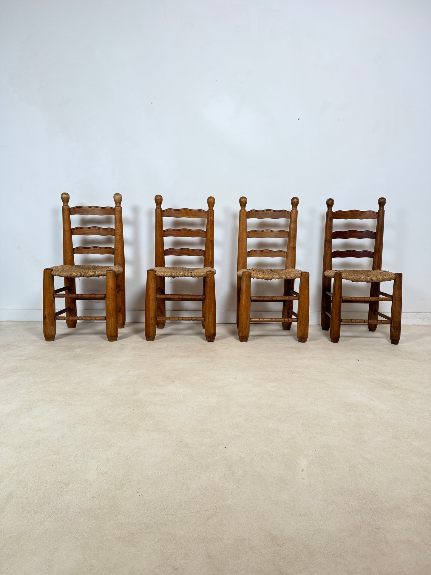Ensemble de 4 chaises brutalistes