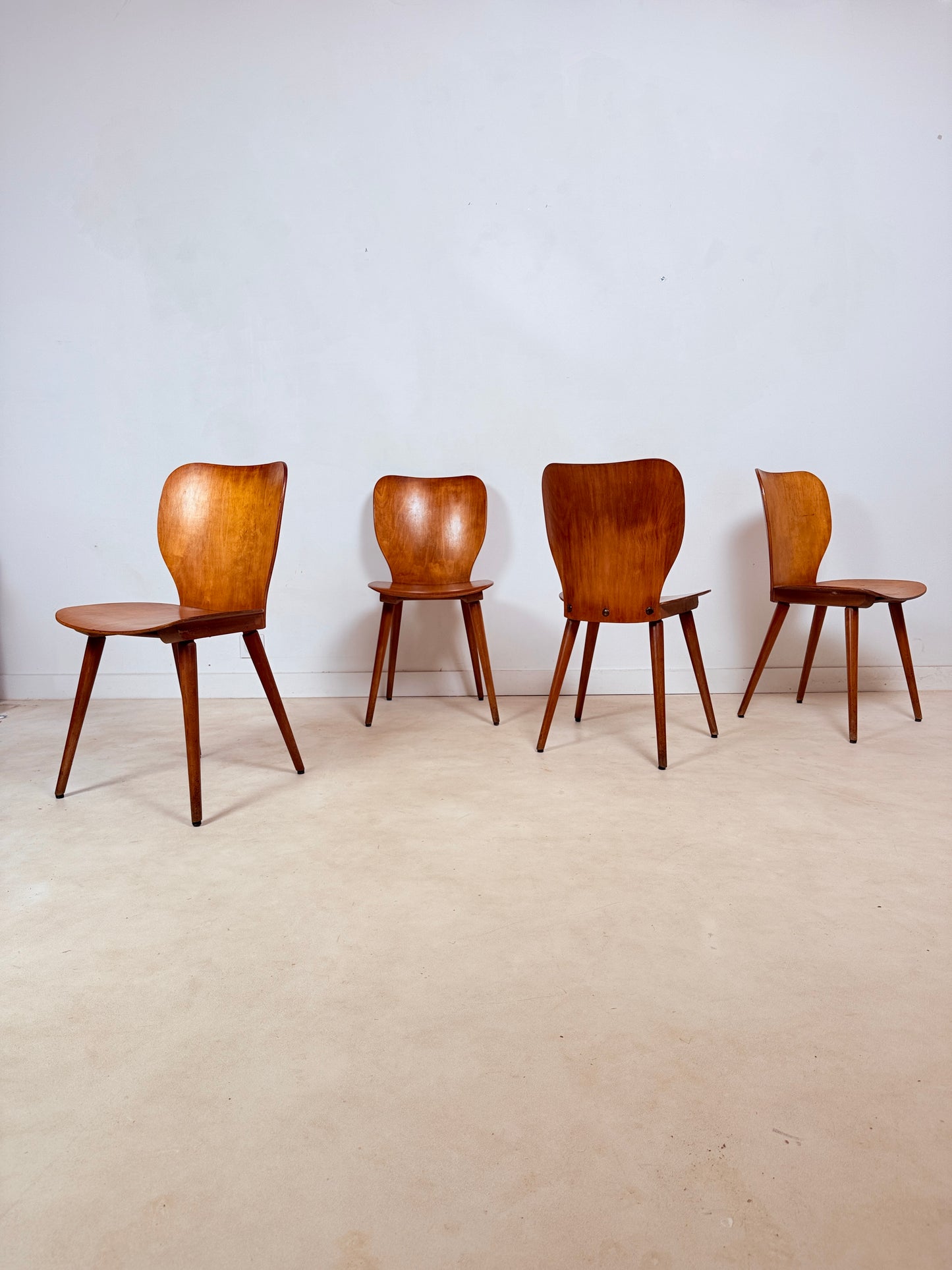 Ensemble de 4 chaises attribuées à Max Bill