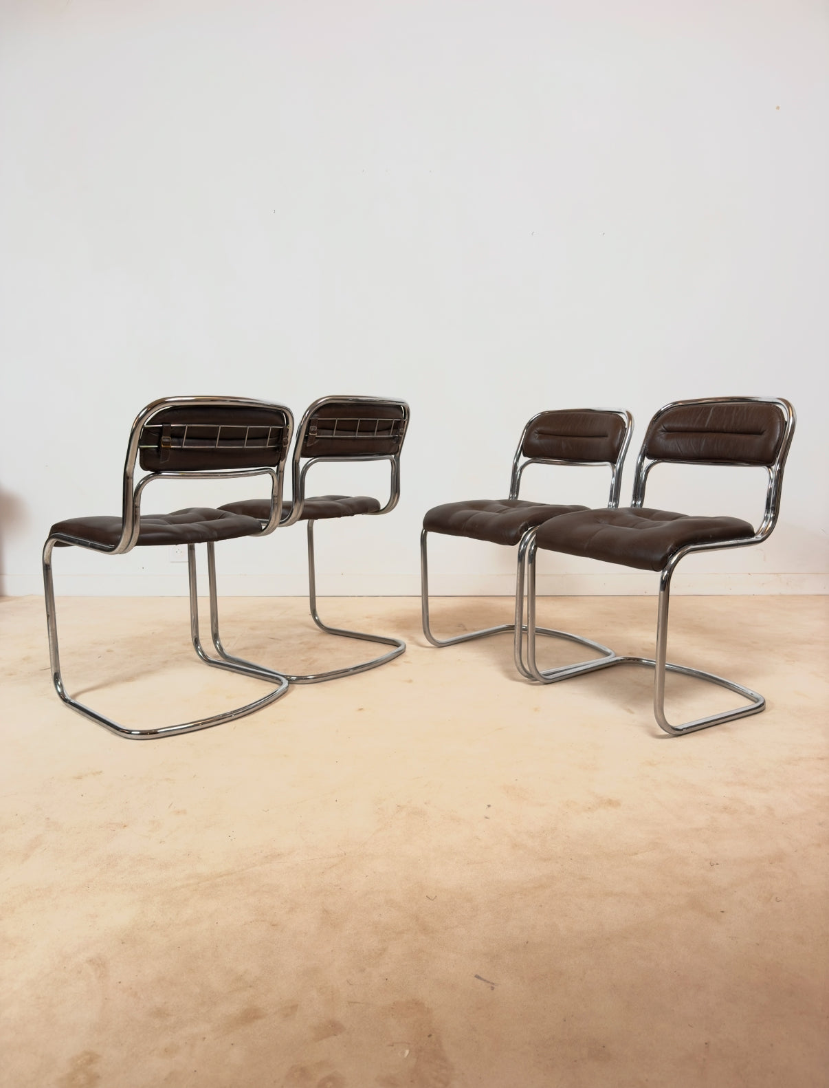 Ensemble de 4 chaises de l’ère Space âge