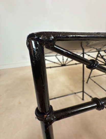 Table d’appoint en fer forgé de style « Art déco »