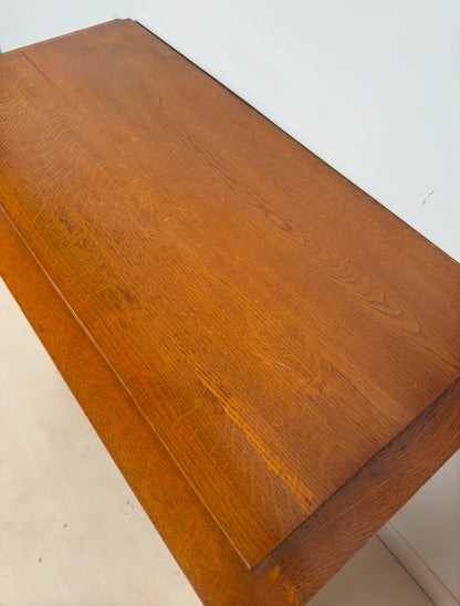 Commode ancienne sculptée
